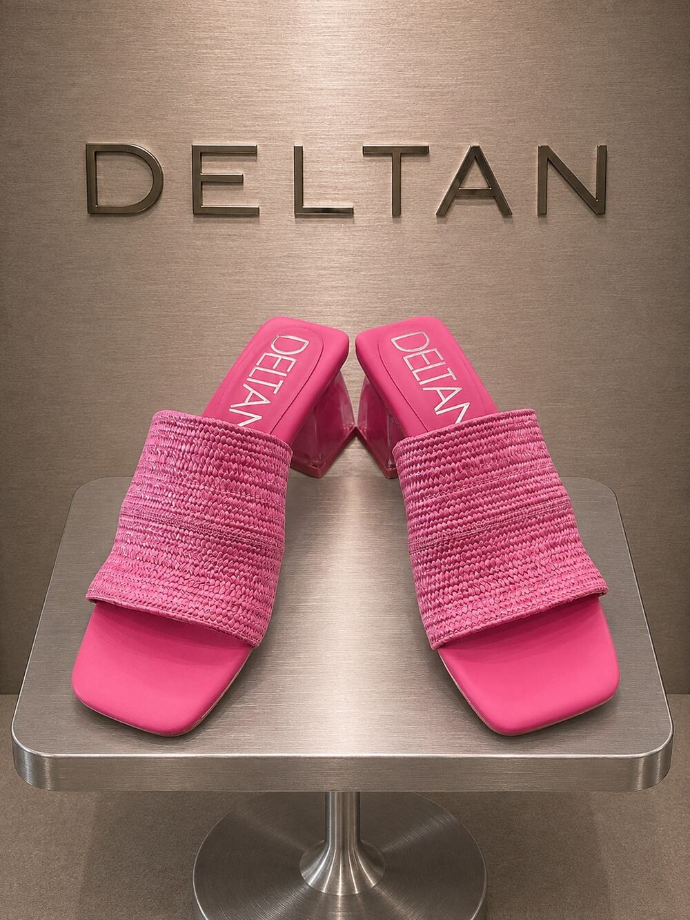 Deltan Fae Fuchsia Stretch Raffia Block Heel Slide Sandals Size 8M